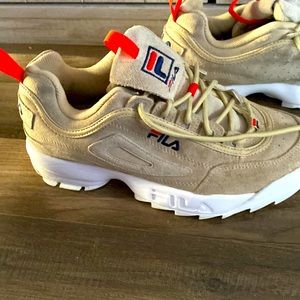 Size 10 chunky Fila sneaker
